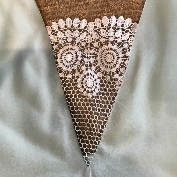 Long sleeved above the knee dress with lace detail - Picture 2 of 4